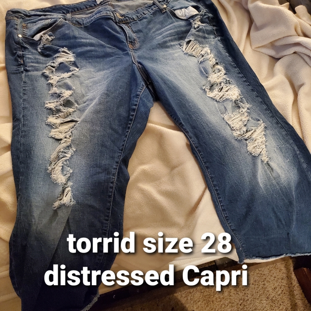 Distressed  jean capri